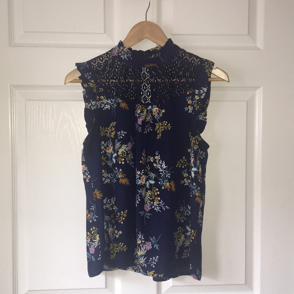 Sleeve less blouse